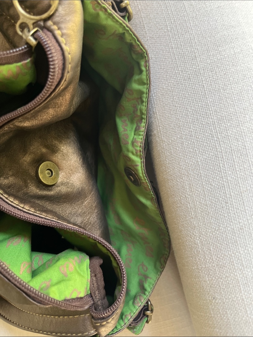 Etnies Bronze Shoulder Bag with Dual Front Pockets - Picture 4 of 5